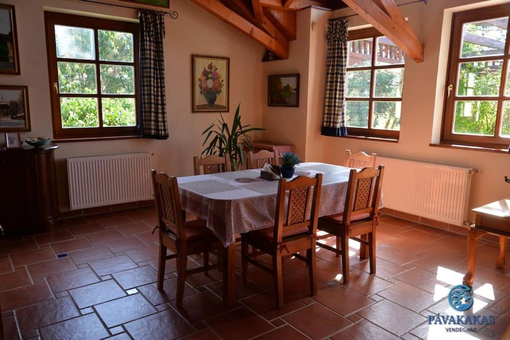 Pavakakas Vendeghaz Vác Exterior foto