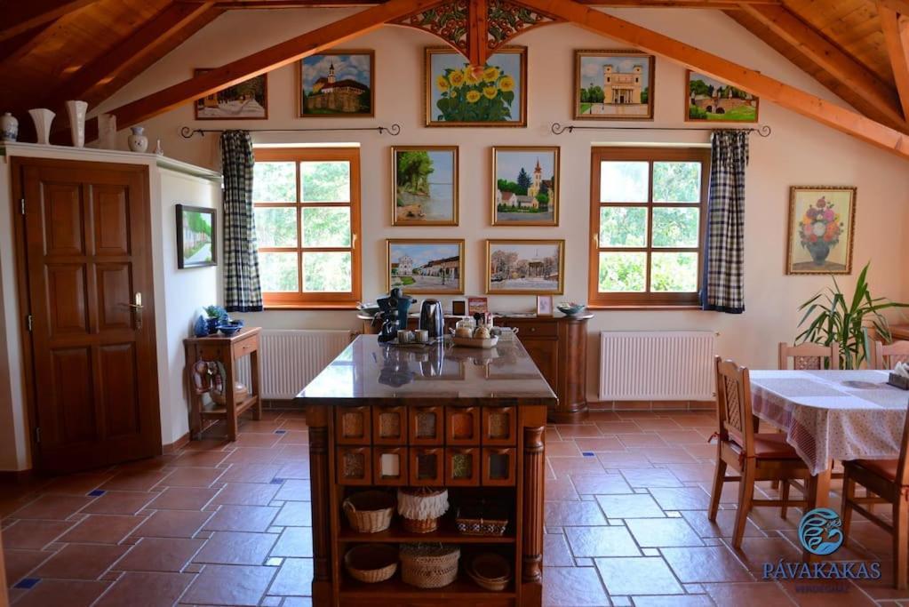 Pavakakas Vendeghaz Vác Exterior foto